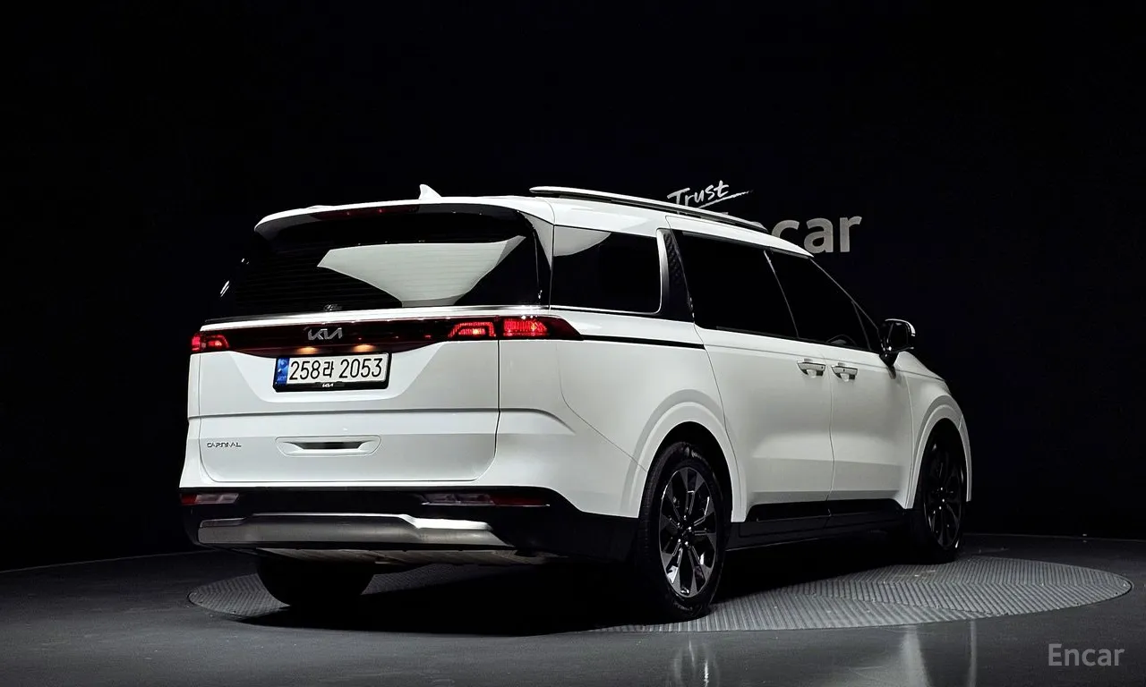 Kia Carnival Signature 7 мест — фото 2